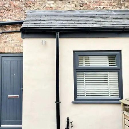 Townhouse With Private Parking York Exterior foto