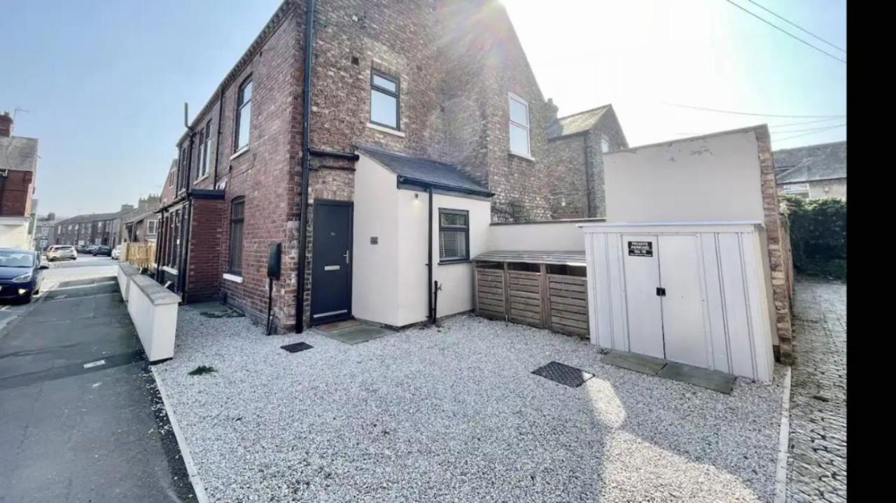 Townhouse With Private Parking York Exterior foto